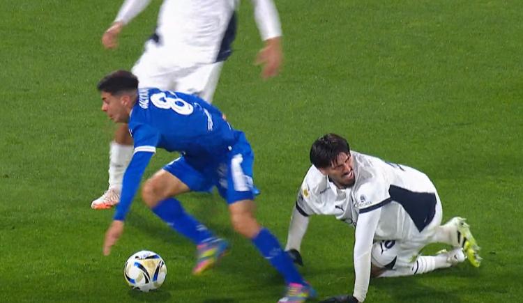 Imagen de El error de Kevin Lomónaco que dejó con 10 a Independiente y puso en ventaja a Vélez