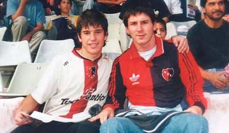 Imagen de La increíble historia de la única foto de Lionel Messi con la camiseta de Newell's en el Coloso