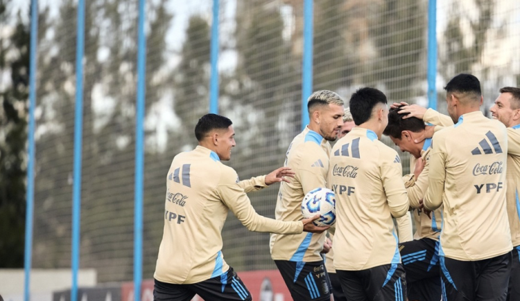 Imagen de ¿Sigue los pasos de Mastantuono?: El juvenil de River que entrenó con la Selección Mayor