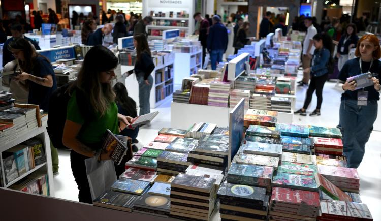 Imagen de Feria del Libro: Torneos y DIRECTV presentarán la charla debate “Abrir la cancha: el periodismo y el deporte como herramientas de inclusión”