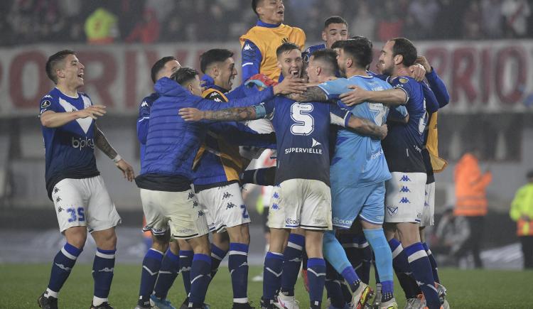 Imagen de Con el VAR como protagonista, Vélez dio la sorpresa y eliminó a River de la Copa Libertadores