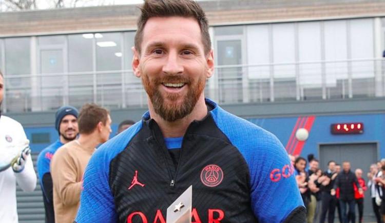 Imagen de Messi y el homenaje del PSG en su regreso a los entrenamientos