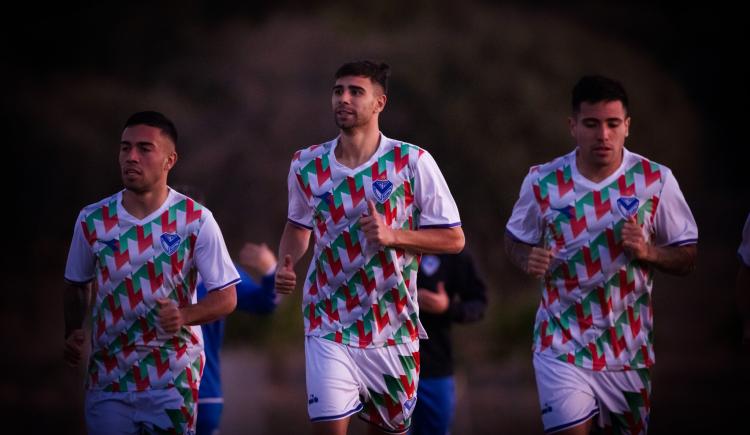 Imagen de Después del escándalo, Vélez comenzó la inusual pretemporada en Córdoba