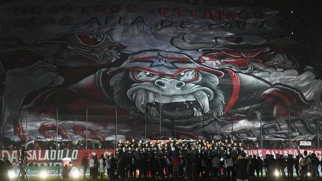 Imagen de La Justicia allanó la cancha de Newell's por una bandera