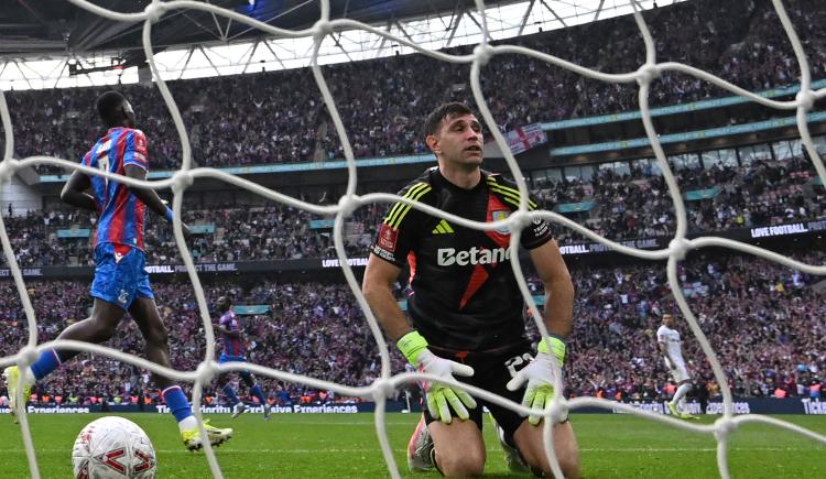 Imagen de Crystal Palace frenó el sueño de Dibu Martínez y eliminó a Aston Villa de la FA Cup