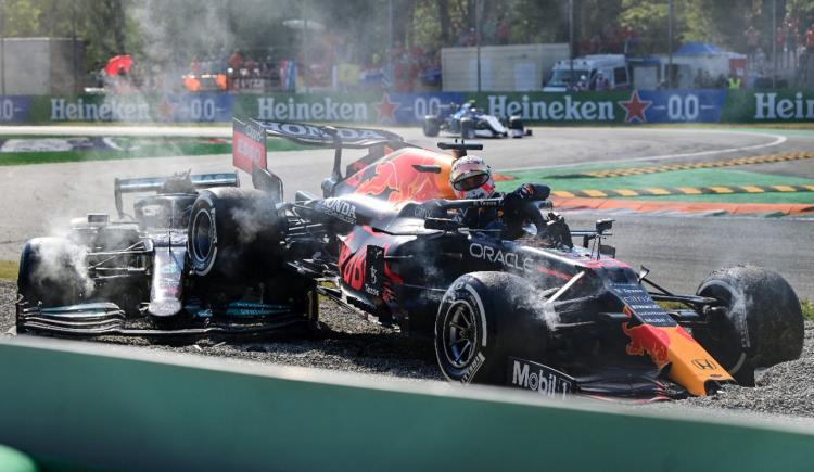 Imagen de FÓRMULA 1: TRIUNFO DE RICCIARDO EN MEDIO DE UN TREMENDO CHOQUE ENTRE HAMILTON Y VERSTAPPEN