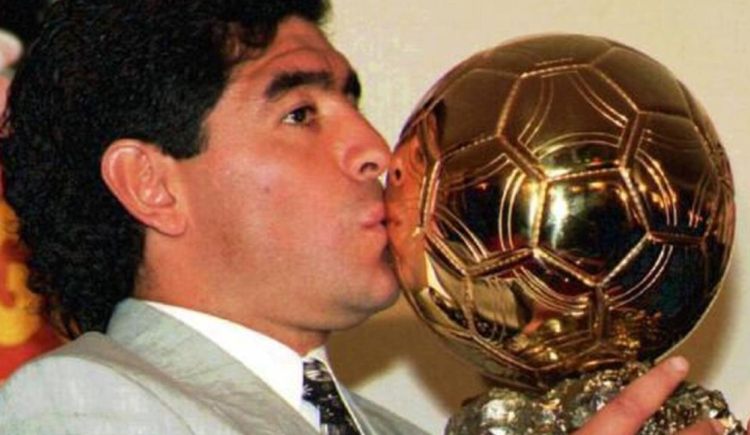 Imagen de Los argentinos que ganaron el Balón de Oro y por qué Maradona nunca pudo