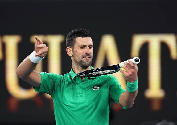 Imagen de Récord y tensión: Djokovic alcanzó una marca histórica y vivió un susto en Australia