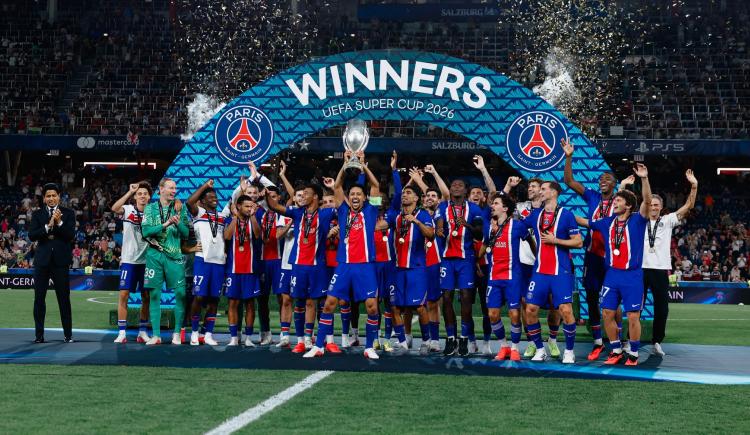 Imagen de Campeón con autoridad: el PSG venció dos a uno al Aston Villa y alzó la Supercopa de Europa