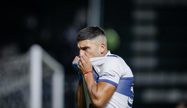 Imagen de Gimnasia goleó y avanzó en la Copa Argentina mientras espera por su técnico