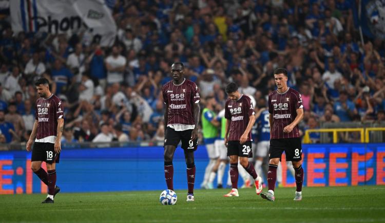 Imagen de Intoxicación masiva en el fútbol italiano: ocho jugadores de Salernitana terminaron en el hospital