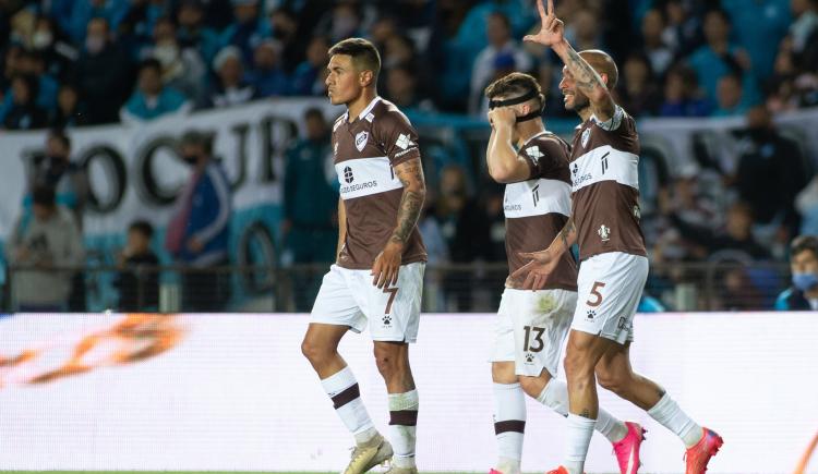 Imagen de PLATENSE LE DIO UN GOLPAZO A RACING EN AVELLANEDA