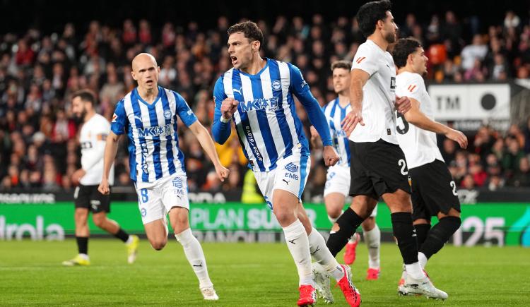 Imagen de El doblete de Boyé no alcanzó: Alavés dio su primer paso en falso sin Coudet