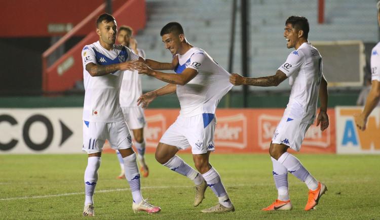 Imagen de VÉLEZ, SIN PROBLEMAS PARA AVANZAR EN LA COPA ARGENTINA