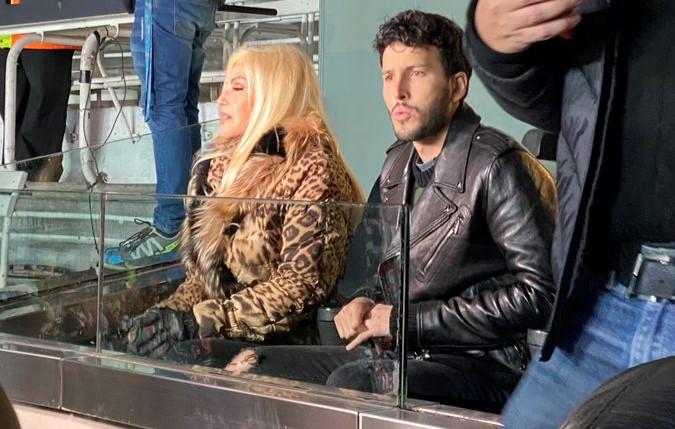 Imagen de Susana Giménez y Sebastián Yatra presentes en el Monumental