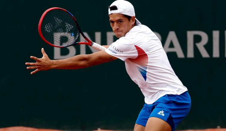 Imagen de Sebastián Báez dejó escapar una ventaja de dos sets y se despidió de Roland Garros