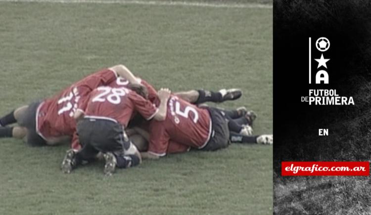 Imagen de 2002. Independiente y un baile monumental a Racing