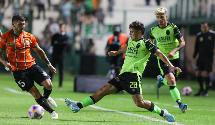 Imagen de En un duelo sin emociones, Banfield empató con Barracas Central