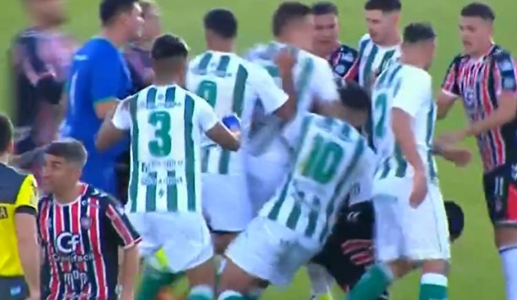 Imagen de El penal a lo Messi que desató la ira en la Primera Nacional