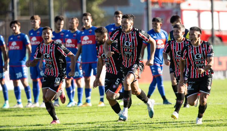 Imagen de Con polémica, Chacarita eliminó a Tigre de la Copa Argentina