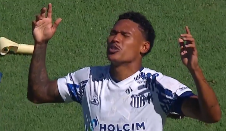 Imagen de No lo sé, Rick, parece verdadero: el gol del brasileño de Talleres que abrió el clásico