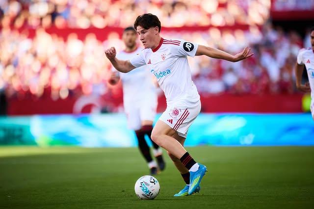 Imagen de Nació en Europa, lo sigue Scaloni y madruga para ver al Millonario: “Otro de mis sueños es jugar en River”