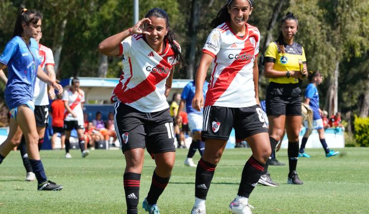 Imagen de River goleó y avanzó a cuartos de final de la Copa Federal Femenina