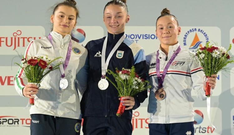 Imagen de Histórico: Mía Mainardi ganó la primera medalla en salto para Argentina