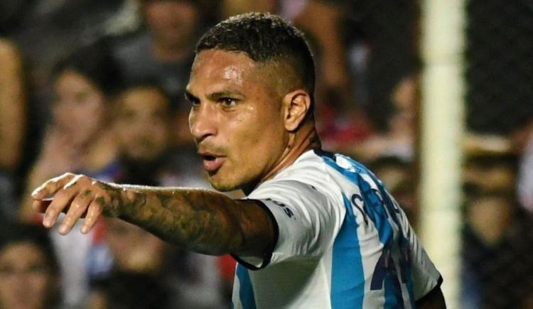 Imagen de Paolo Guerrero, molesto por sus pocos minutos en el clásico