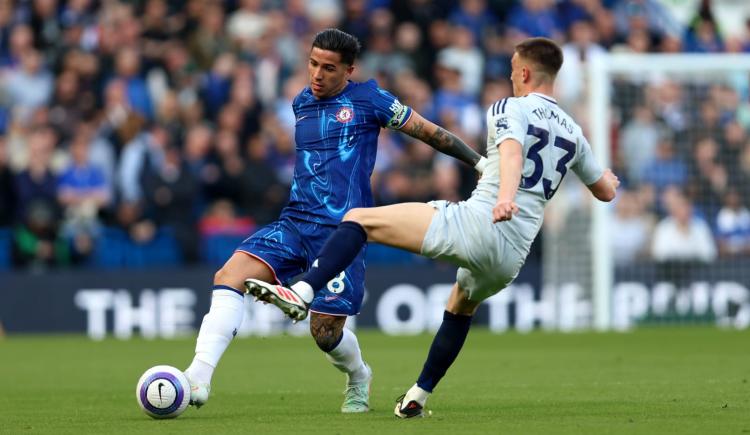Imagen de De la mano de Enzo Fernández, Chelsea ganó ante Leicester y sueña con la Champions