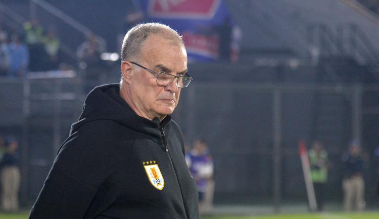 Imagen de Fuerte autocrítica de Bielsa tras una nueva derrota de Uruguay y un palito para sus futbolistas