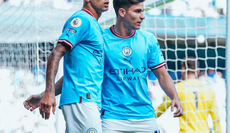 Imagen de Manchester City goleó a  Bournemouth con un rato de Julián Álvarez