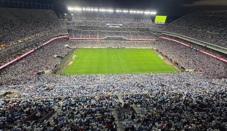 Imagen de Argentina convocó más de 91 mil personas en Texas y se rompió el récord histórico de asistencia de la era Scaloni