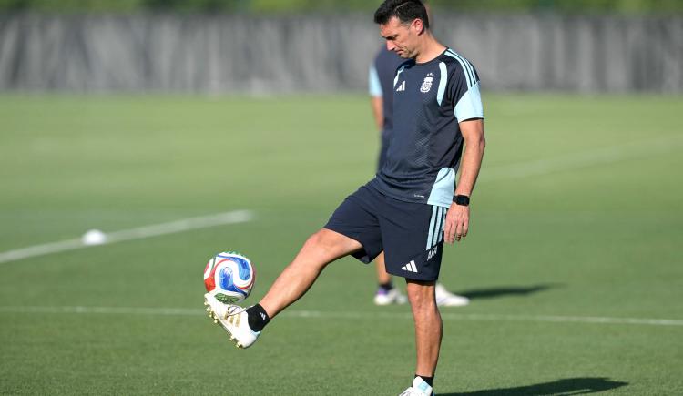 Imagen de Argentina ya está en Atlanta para enfrentar a Inglaterra y Scaloni define el once
