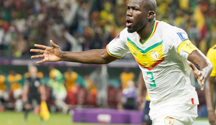 Imagen de Koulibaly: héroe nacional de Senegal, la dedicatoria a Mané y el recuerdo de Bouba Diop