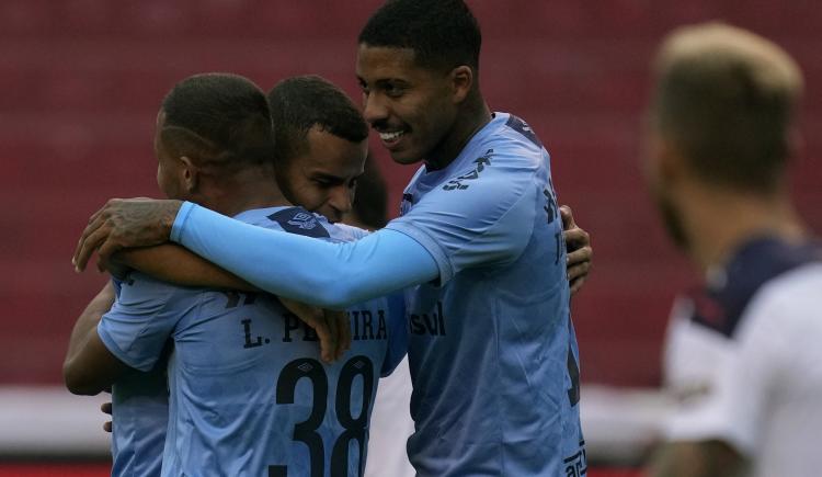 Imagen de GREMIO GOLPEÓ PRIMERO