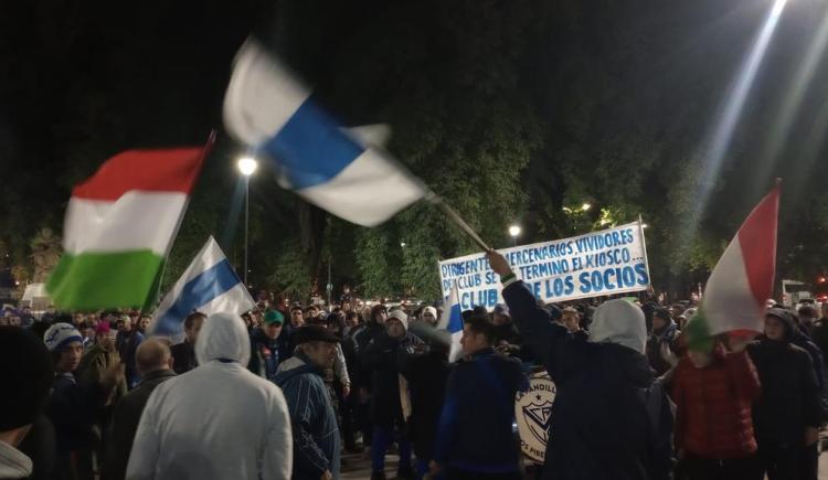 Imagen de Una nueva manifestación en Vélez que puso más pesado el clima