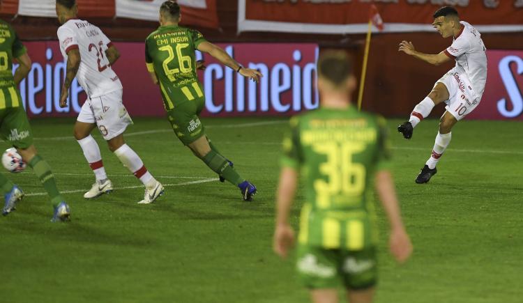 Imagen de HURACÁN VOLVIÓ AL TRIUNFO DESPUÉS DE OCHO PARTIDOS