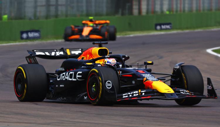 Imagen de Max Verstappen y una sufrida victoria en el Gran Premio de Emilia Romagna