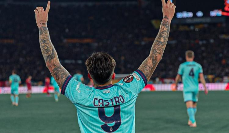 Imagen de Con gol de Santi Castro, Bologna dio el golpe ante Roma y chocará con el Aston Villa de Dibu Martínez