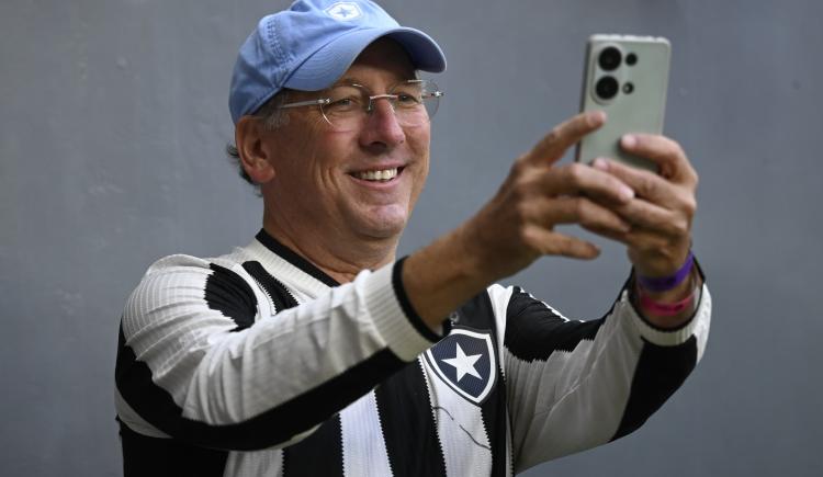 Imagen de Otro revés judicial para John Textor: congelaron sus acciones en Botafogo