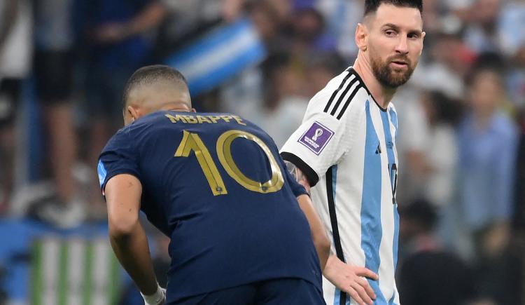 Imagen de Respetó los rangos: el tremendo elogio de Mbappé a Messi