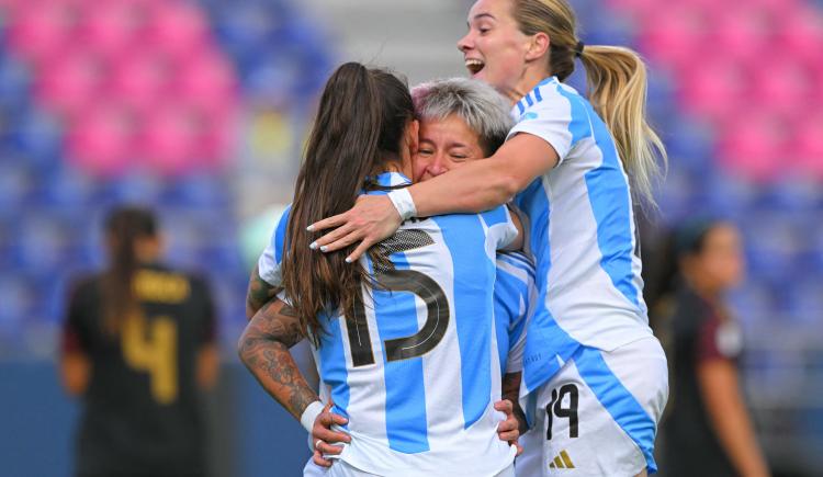 Imagen de Argentina continúa a paso firme y se metió en semifinales de la Copa América femenina