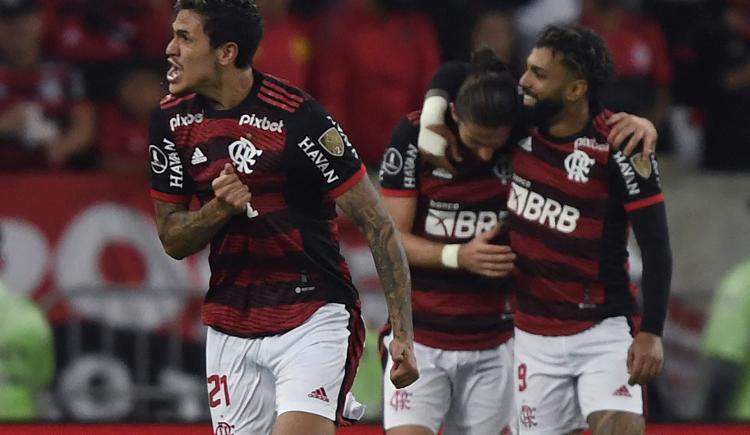 Imagen de Flamengo ganó y espera por un argentino en semifinales