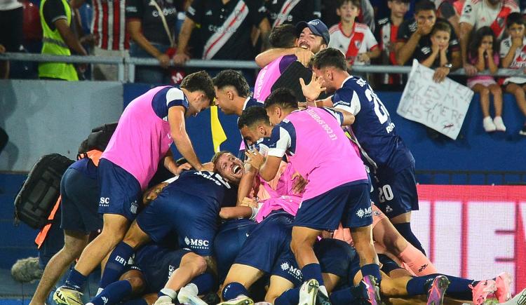 Imagen de Supercampeón: Talleres venció a River y se quedó con la Supercopa Internacional