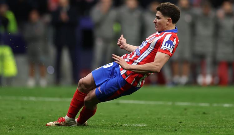 Imagen de La IFAB tomó una decisión contundente por el doble toque en el penal de Julián Álvarez