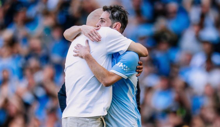 Imagen de Domingo de despedidas en Manchester: Guardiola y Bernardo Silva le dijeron adiós al City