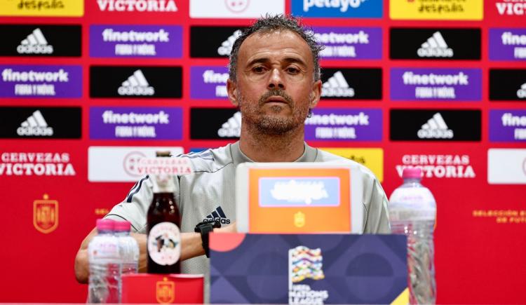 Imagen de Luis Enrique hizo gala de su histrionismo al referirse a la Selección Argentina: "Está muy por encima del resto"