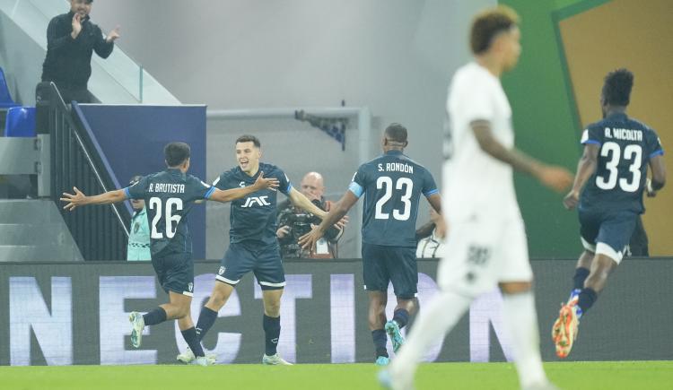 Imagen de Alegría tem fim: Botafogo fue goleado en su debut en la Copa Intercontinental con un ex River como figura