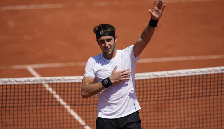 Imagen de Tomás Etcheverry logró un triunfazo en Roland Garros y estará en octavos de final